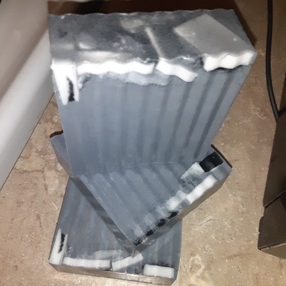 Activated Charcoal Bar - Picture 2 of 3